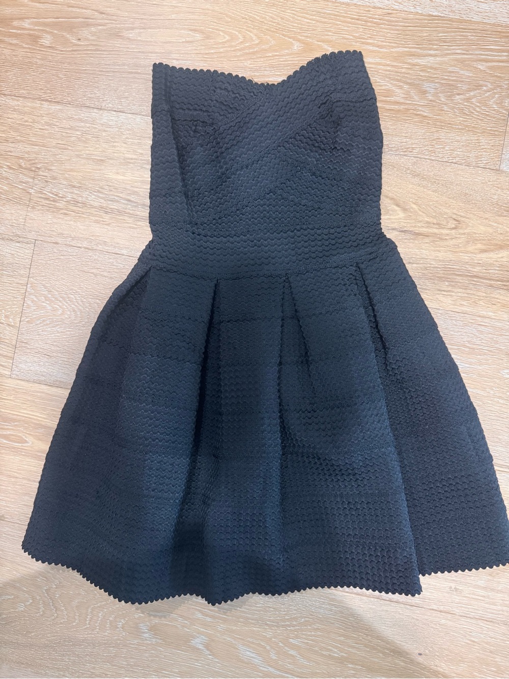 L'ATISTE Black Strapless Textured Pleated Party Dress